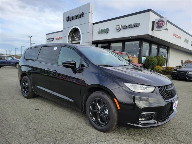 2024 Chrysler Pacifica Hybrid PACIFICA PLUG-IN HYBRID S APPEARANCE