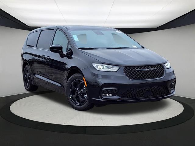 2024 Chrysler Pacifica Hybrid PACIFICA PLUG-IN HYBRID S APPEARANCE