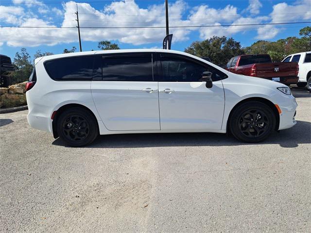 2024 Chrysler Pacifica Hybrid PACIFICA PLUG-IN HYBRID S APPEARANCE