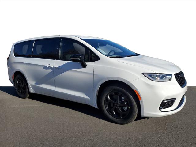 2024 Chrysler Pacifica Hybrid PACIFICA PLUG-IN HYBRID S APPEARANCE