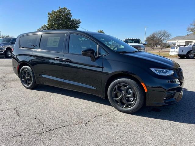 2024 Chrysler Pacifica Hybrid PACIFICA PLUG-IN HYBRID S APPEARANCE