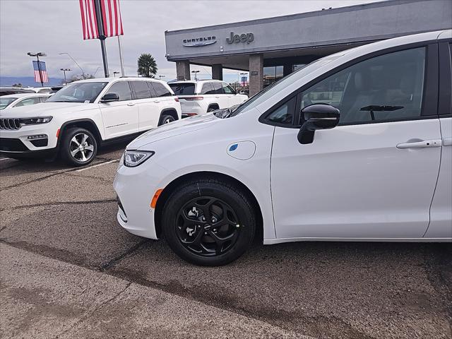 2024 Chrysler Pacifica Hybrid PACIFICA PLUG-IN HYBRID S APPEARANCE