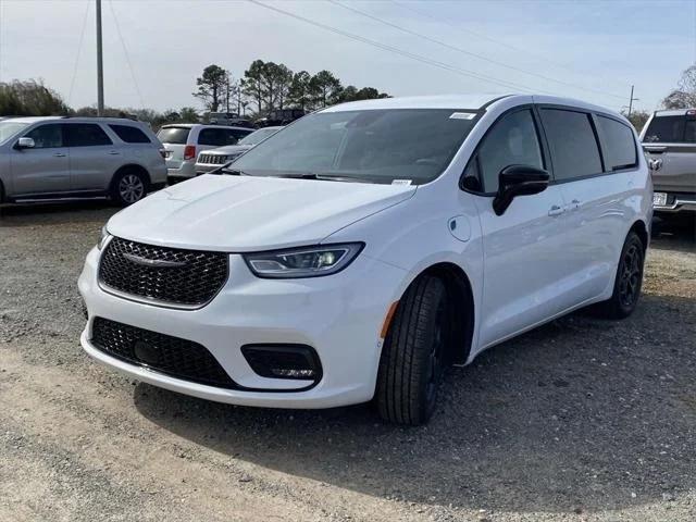 2024 Chrysler Pacifica Hybrid PACIFICA PLUG-IN HYBRID S APPEARANCE