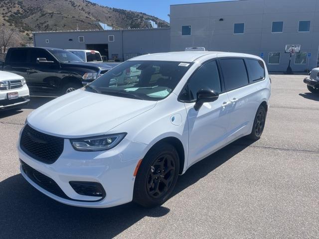 2024 Chrysler Pacifica Hybrid PACIFICA PLUG-IN HYBRID S APPEARANCE