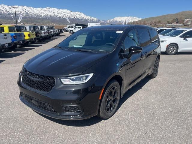 2024 Chrysler Pacifica Hybrid PACIFICA PLUG-IN HYBRID S APPEARANCE