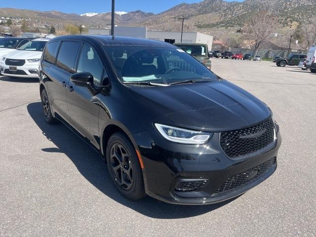 2024 Chrysler Pacifica Hybrid PACIFICA PLUG-IN HYBRID S APPEARANCE