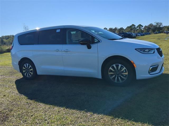 2024 Chrysler Pacifica Hybrid PACIFICA PLUG-IN HYBRID SELECT