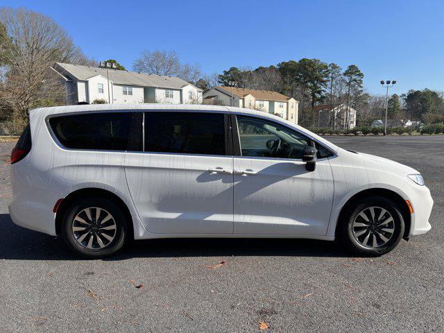 2024 Chrysler Pacifica Plug-In Hybrid PACIFICA PLUG-IN HYBRID SELECT