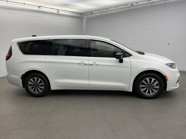 2024 Chrysler Pacifica Hybrid PACIFICA PLUG-IN HYBRID SELECT