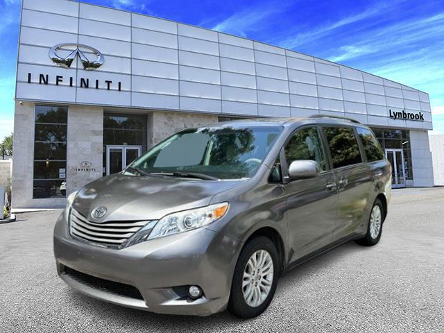 2014 Toyota Sienna XLE V6 8 Passenger [0]