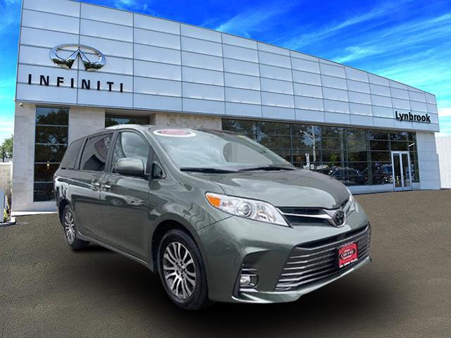 2020 Toyota Sienna XLE [6]