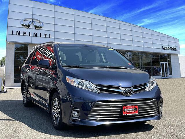2020 Toyota Sienna XLE [2]