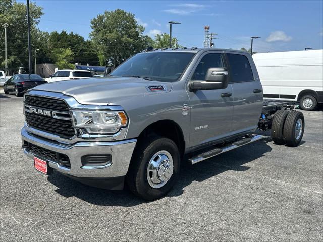 2024 RAM Ram 3500 Chassis Cab RAM 3500 SLT CREW CAB CHASSIS 4X4 60 CA