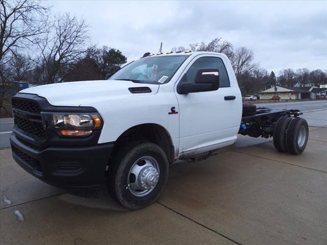 2024 RAM Ram 3500 Chassis Cab RAM 3500 TRADESMAN CHASSIS REGULAR CAB 4X2 84 CA 2024 RAM Ram 3500 Chassis Cab RAM 3500 TRADESMAN CHASSIS REGULAR CAB 4X2 84 CA
