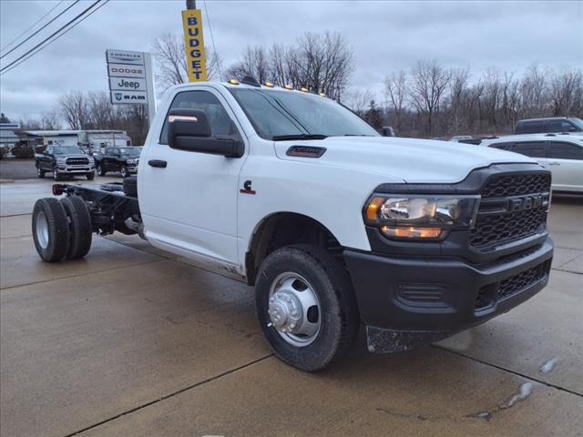 2024 RAM Ram 3500 Chassis Cab RAM 3500 TRADESMAN CHASSIS REGULAR CAB 4X2 84 CA 2024 RAM Ram 3500 Chassis Cab RAM 3500 TRADESMAN CHASSIS REGULAR CAB 4X2 84 CA