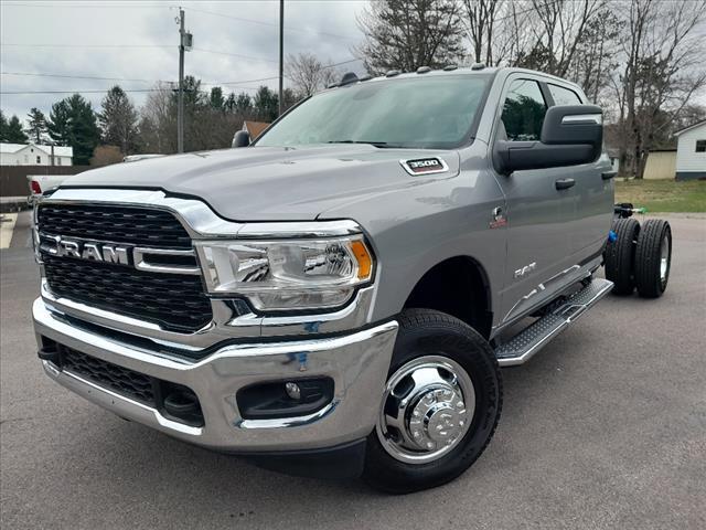 2024 RAM Ram 3500 Chassis Cab RAM 3500 SLT CREW CAB CHASSIS 4X4 60 CA