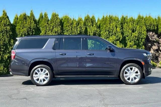 2022 Chevrolet Suburban 4WD RST