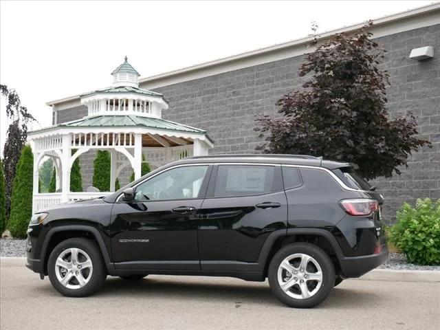 2024 Jeep Compass COMPASS LATITUDE 4X4