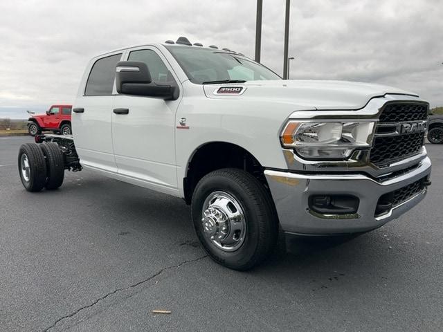 2024 RAM Ram 3500 Chassis Cab RAM 3500 TRADESMAN CREW CAB CHASSIS 4X4 60 CA