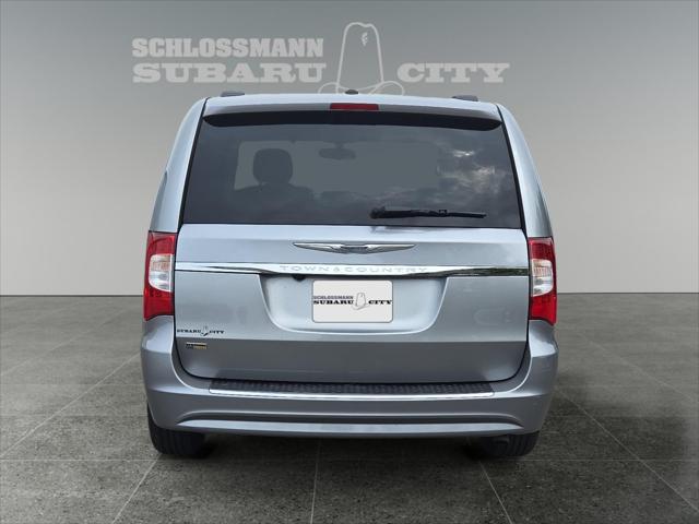 2016 Chrysler Town & Country Touring