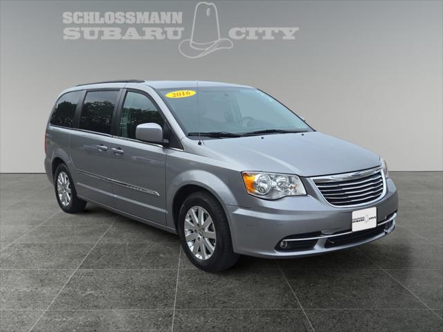2016 Chrysler Town & Country Touring