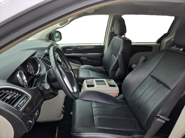 2016 Chrysler Town & Country Touring