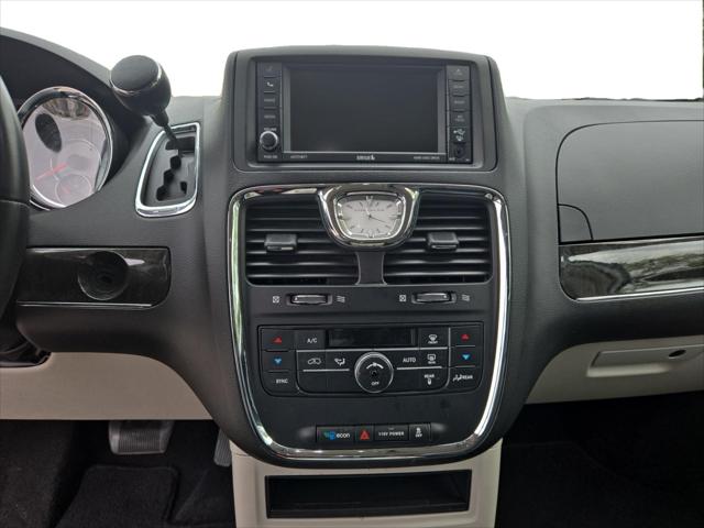 2016 Chrysler Town & Country Touring