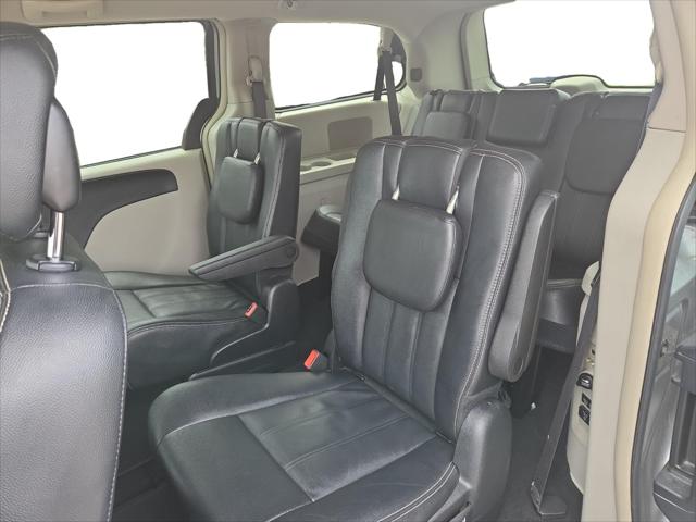 2016 Chrysler Town & Country Touring