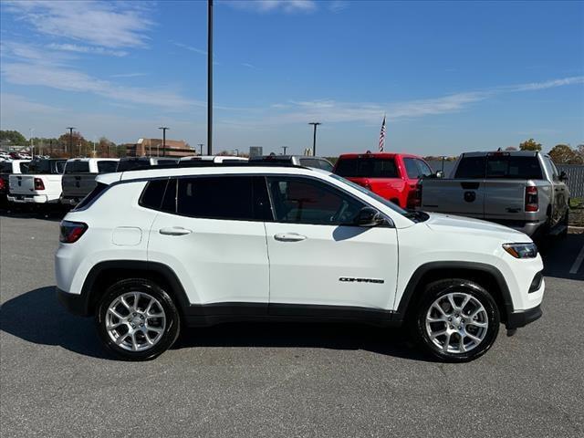 2024 Jeep Compass COMPASS LATITUDE LUX 4X4