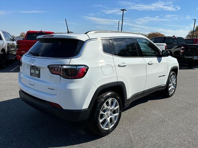 2024 Jeep Compass COMPASS LATITUDE LUX 4X4