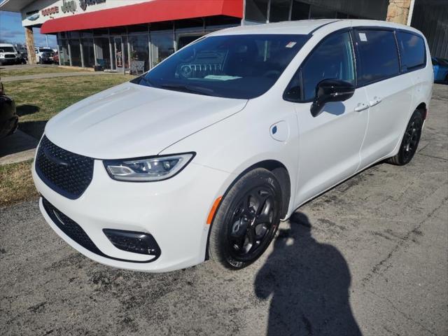 2024 Chrysler Pacifica Hybrid PACIFICA PLUG-IN HYBRID S APPEARANCE