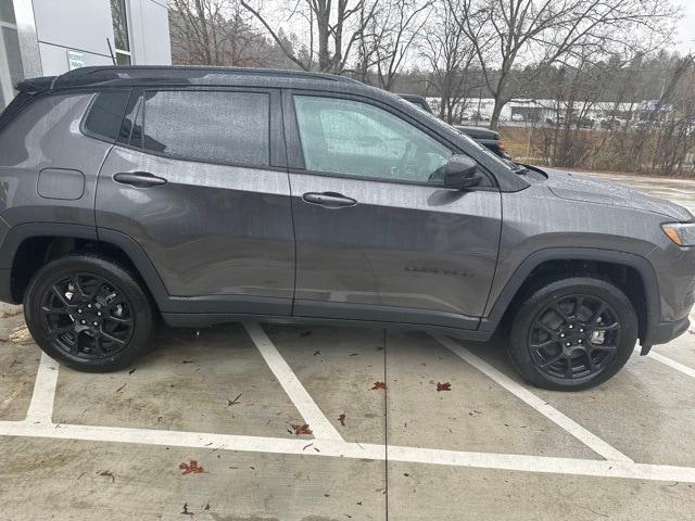 2024 Jeep Compass COMPASS LATITUDE 4X4