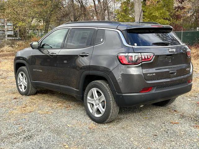 2024 Jeep Compass COMPASS LATITUDE 4X4