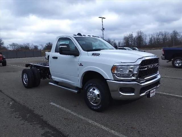 2024 RAM Ram 3500 Chassis Cab RAM 3500 TRADESMAN CHASSIS REGULAR CAB 4X4 60 CA