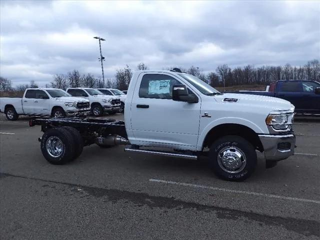 2024 RAM Ram 3500 Chassis Cab RAM 3500 TRADESMAN CHASSIS REGULAR CAB 4X4 60 CA