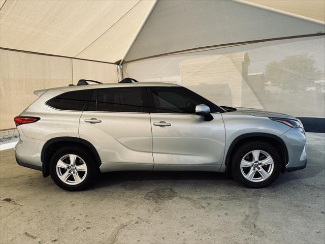 2022 Toyota Highlander LE