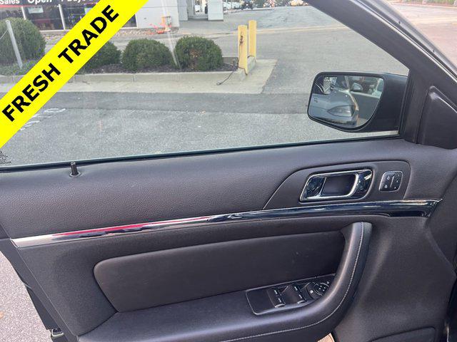 2015 Lincoln MKS Base