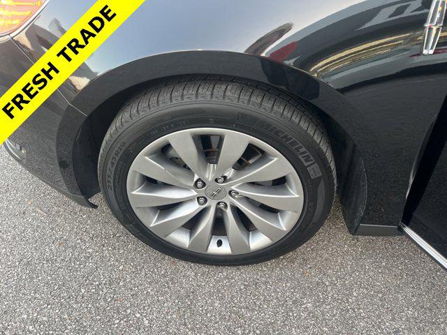 2015 Lincoln MKS Base
