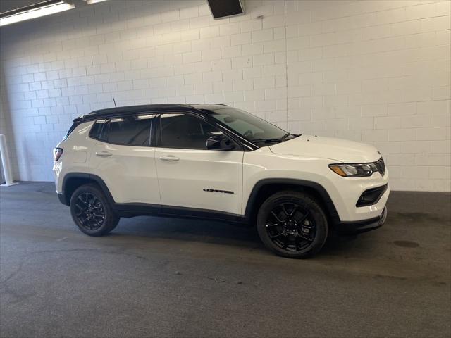 2024 Jeep Compass COMPASS LATITUDE 4X4