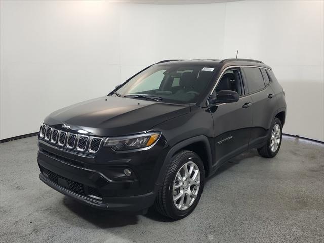 2024 Jeep Compass COMPASS LATITUDE LUX 4X4