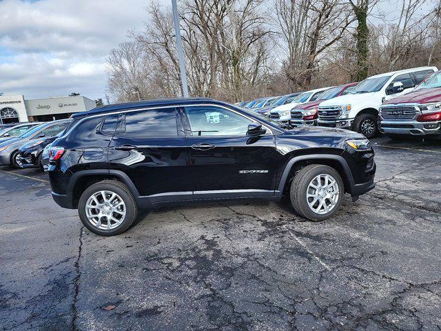 2024 Jeep Compass COMPASS LATITUDE LUX 4X4