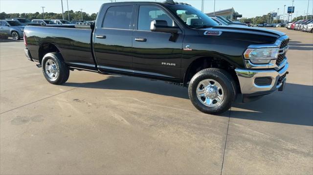 2022 RAM 3500 Tradesman Crew Cab 4x4 8 Box