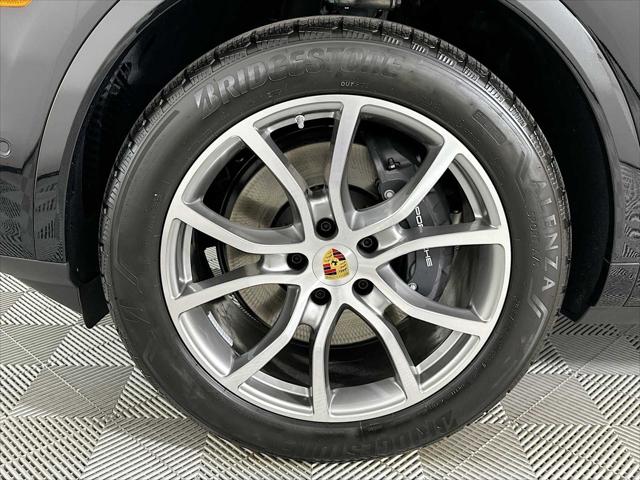 2024 Porsche Cayenne AWD