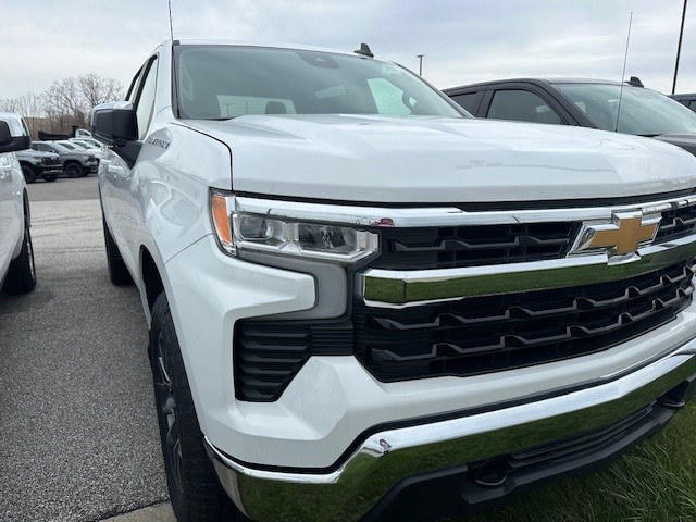 2024 Chevrolet Silverado 1500 4WD Crew Cab Short Bed LT