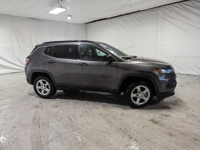 2023 Jeep Compass COMPASS LATITUDE 4X4