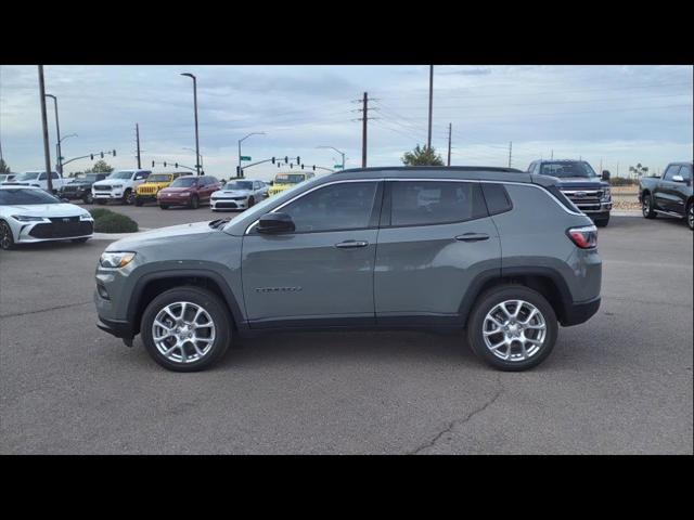 2024 Jeep Compass COMPASS LATITUDE LUX 4X4