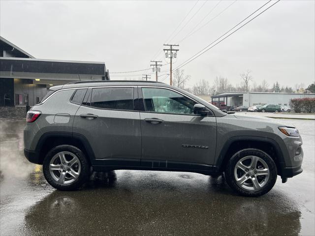 2024 Jeep Compass COMPASS LATITUDE 4X4