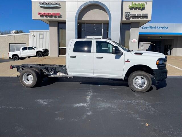 2024 RAM Ram 3500 Chassis Cab RAM 3500 TRADESMAN CREW CAB CHASSIS 4X4 60 CA