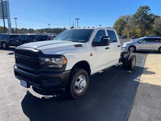 2024 RAM Ram 3500 Chassis Cab RAM 3500 TRADESMAN CREW CAB CHASSIS 4X4 60 CA