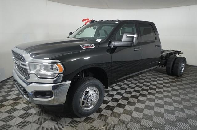 2024 RAM Ram 3500 Chassis Cab RAM 3500 TRADESMAN CREW CAB CHASSIS 4X4 60 CA